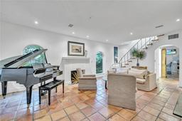 Picture of 4515 N Bay Rd, Miami Beach, FL 33140