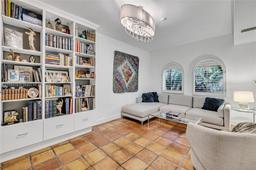 Picture of 4515 N Bay Rd, Miami Beach, FL 33140