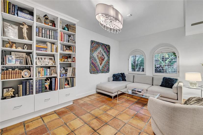 Picture of 4515 N Bay Rd, Miami Beach FL 33140