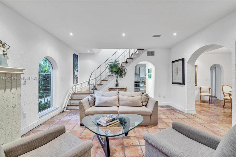 Picture of 4515 N Bay Rd, Miami Beach FL 33140