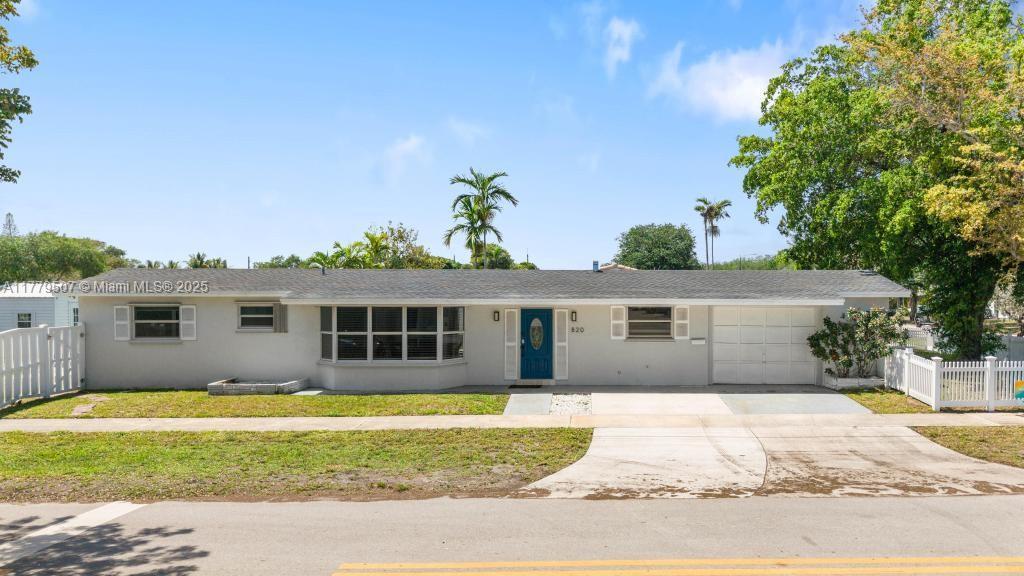 Picture of 820 W Chaminade Dr, Hollywood, FL 33021