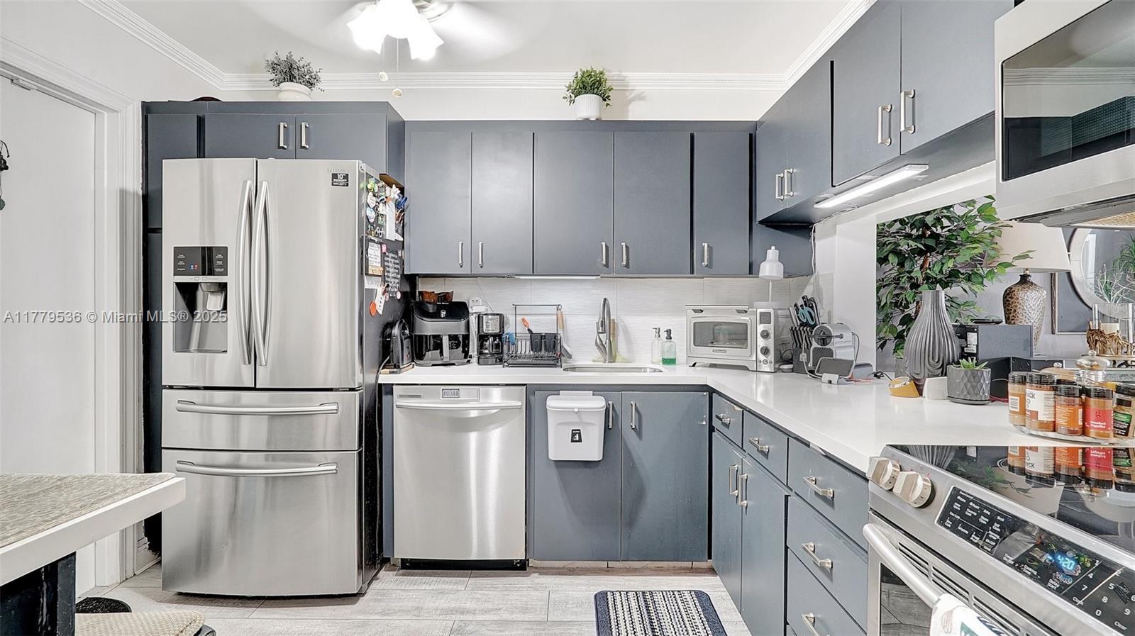 Picture of 329 SE 3Rd St # 405S, Hallandale Beach, FL 33009