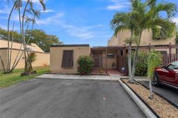 Picture of 1341 E Golfview Dr # 1341, Pembroke Pines, FL 33026