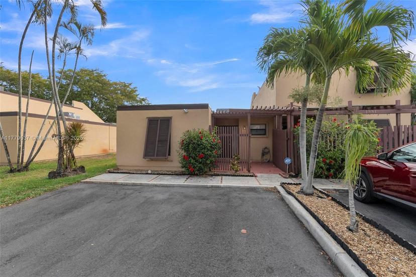 Picture of 1341 E Golfview Dr # 1341, Pembroke Pines FL 33026