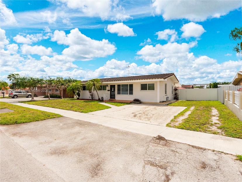 Picture of 820 W 54Th St, Hialeah FL 33012