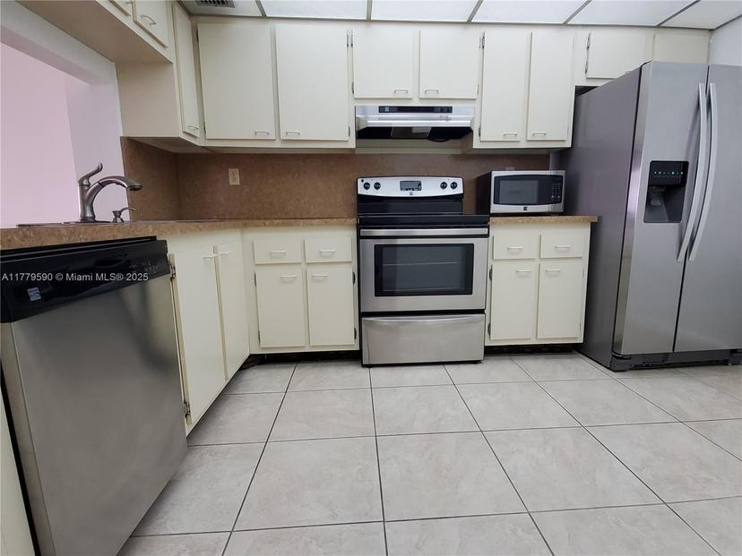 Picture of 2625 Collins Ave # 608, Miami Beach FL 33140
