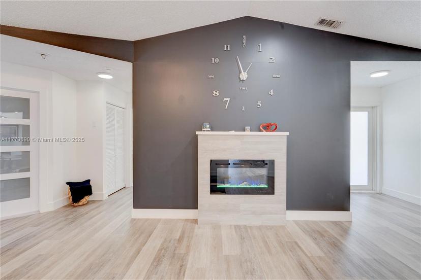 Picture of 6070 NW 179Th Ter, Hialeah FL 33015