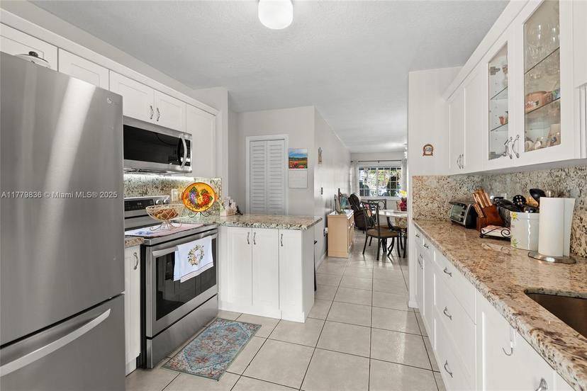 Picture of 7110 NW 173Rd Dr # 105, Hialeah FL 33015