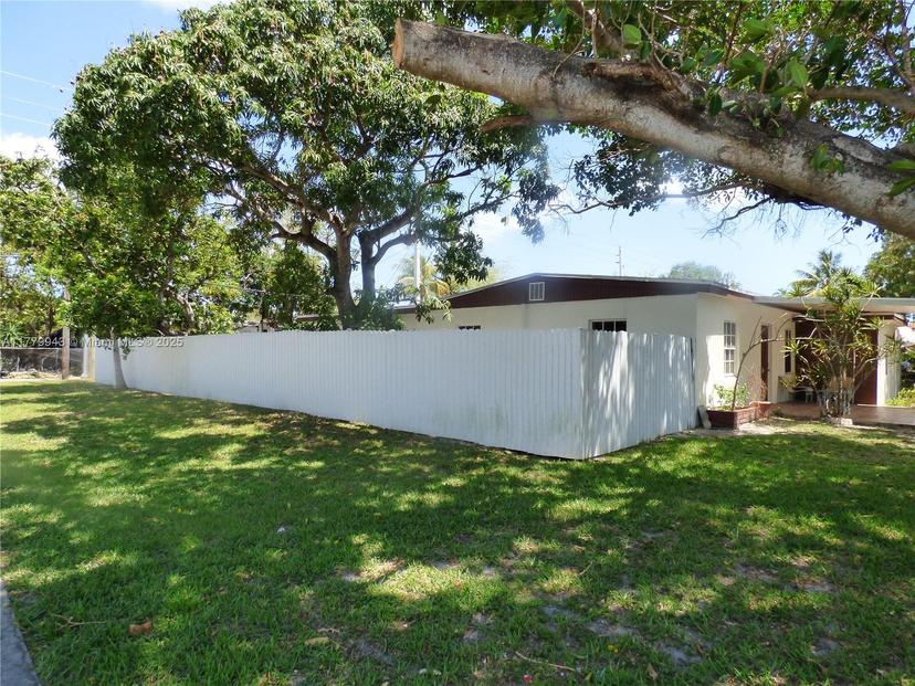 Picture of 1601 NE 182Nd St, North Miami Beach FL 33162