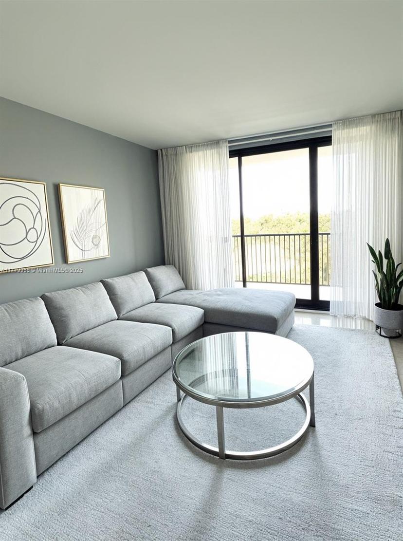 Picture of 20301 W Country Club Dr # 830, Aventura FL 33180