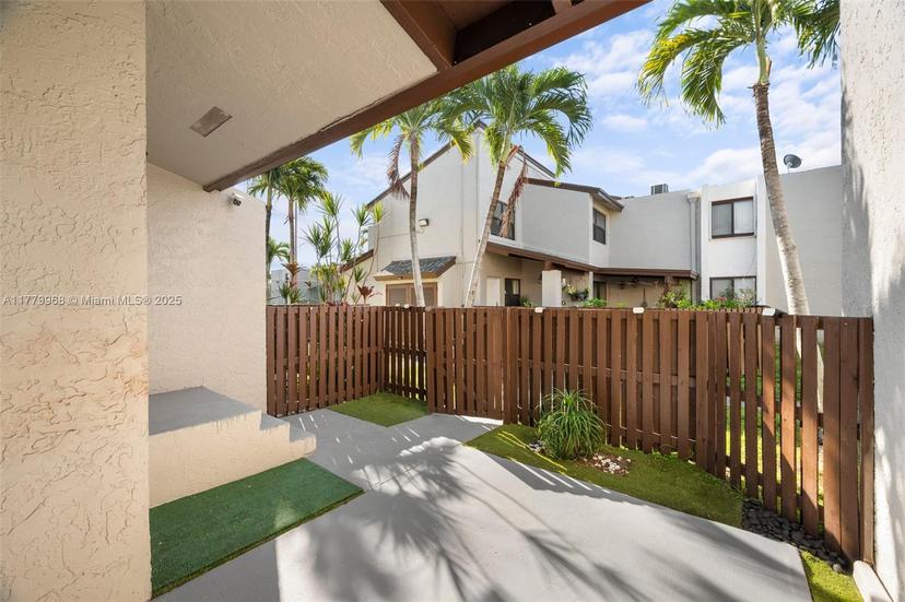 Picture of 10296 NW 9 St Cir # 203, Miami FL 33172