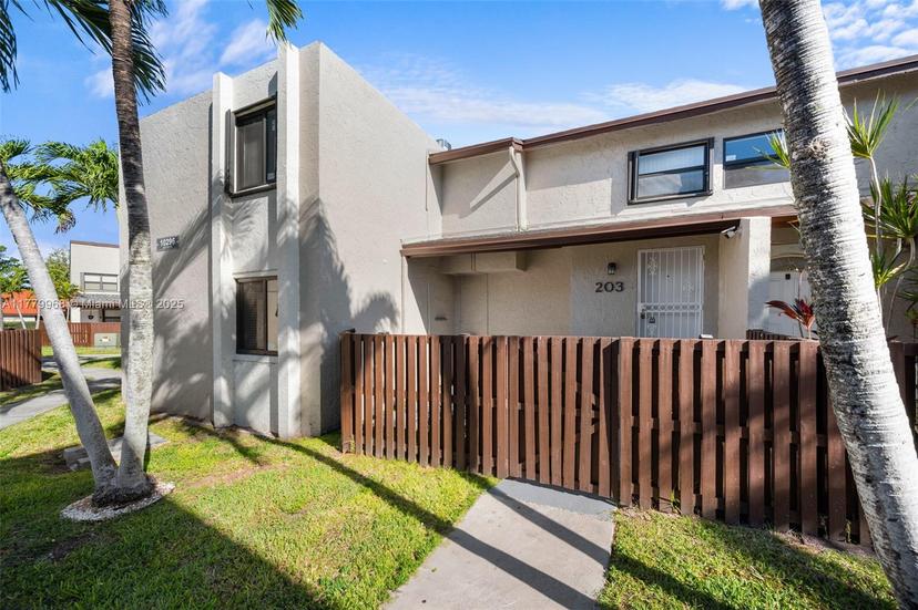 Picture of 10296 NW 9 St Cir # 203, Miami FL 33172