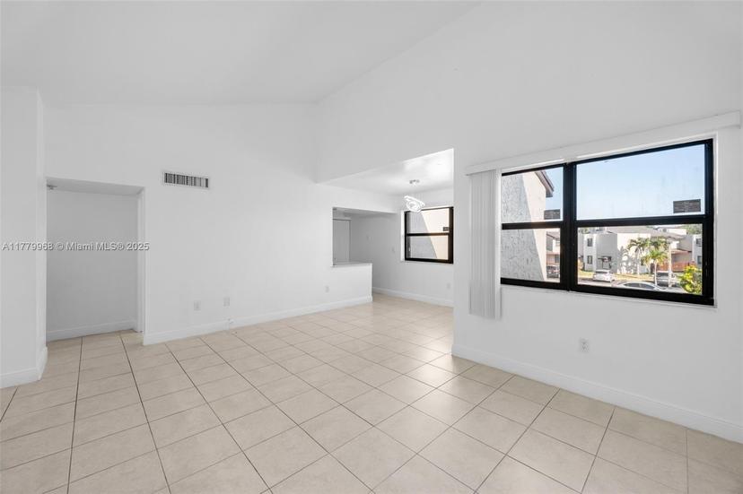Picture of 10296 NW 9 St Cir # 203, Miami FL 33172