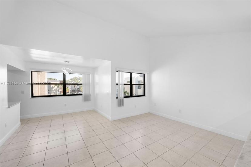 Picture of 10296 NW 9 St Cir # 203, Miami FL 33172