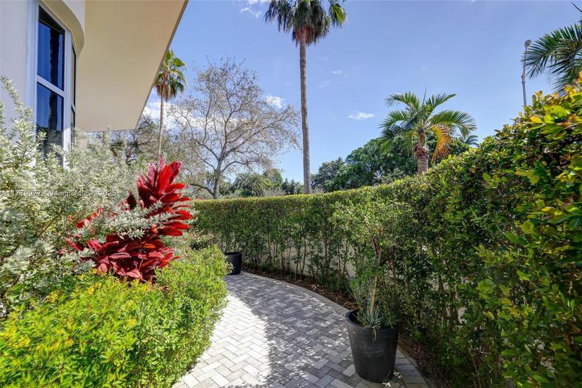 Picture of 2001 Meridian Ave, Miami Beach FL 33139