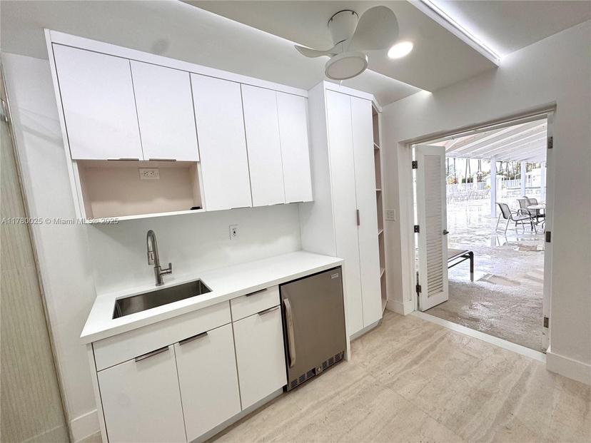 Picture of 2899 Collins Ave # 6, Miami Beach FL 33140