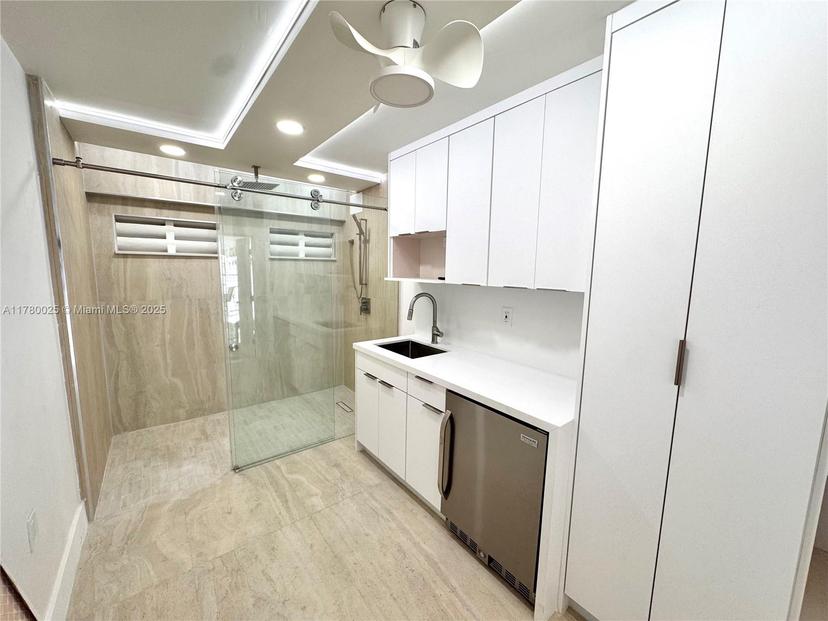 Picture of 2899 Collins Ave # 6, Miami Beach FL 33140