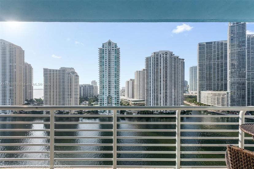 Picture of 325 S Biscayne Blvd # 621, Miami FL 33131