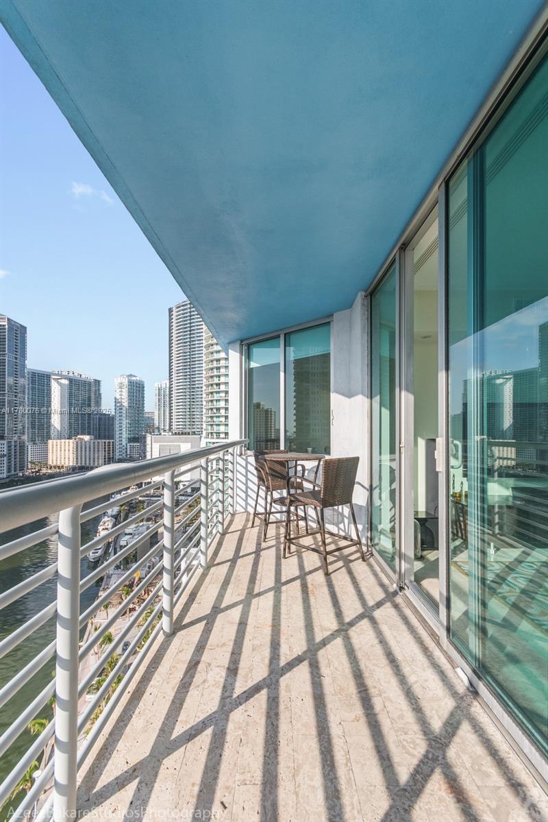 Picture of 325 S Biscayne Blvd # 621, Miami FL 33131