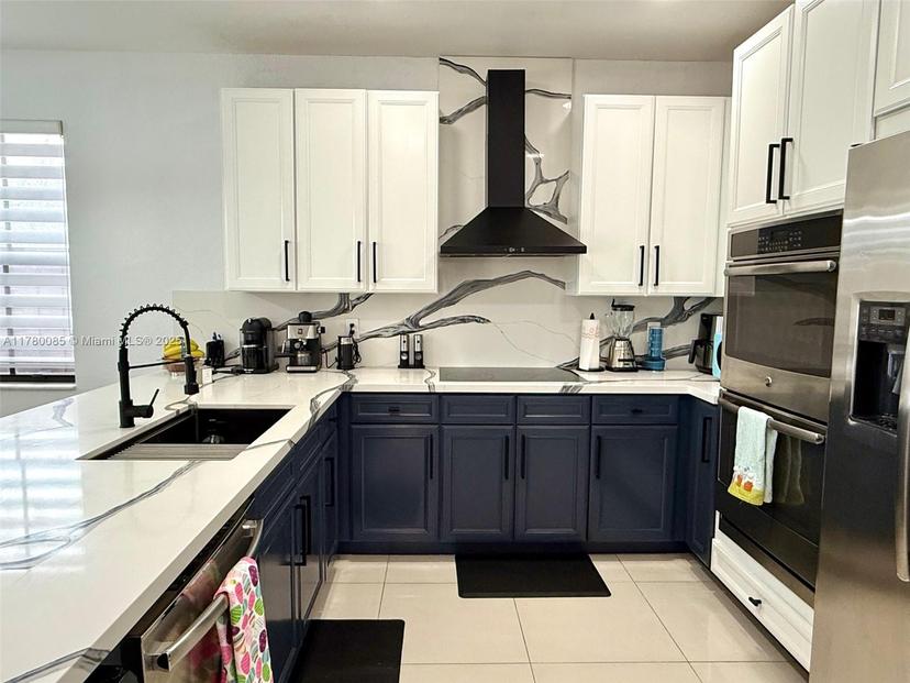Picture of 10060 NW 86Th Ter, Doral FL 33178