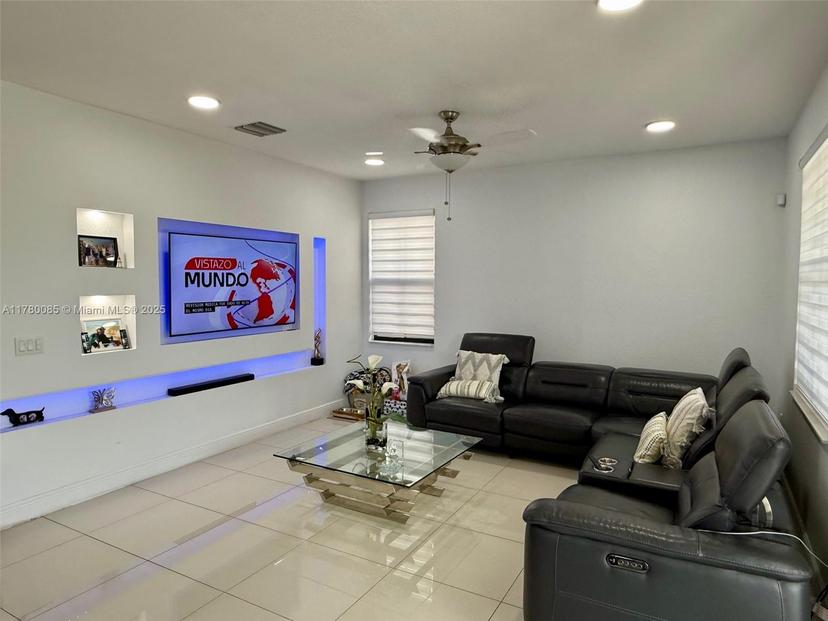 Picture of 10060 NW 86Th Ter, Doral FL 33178