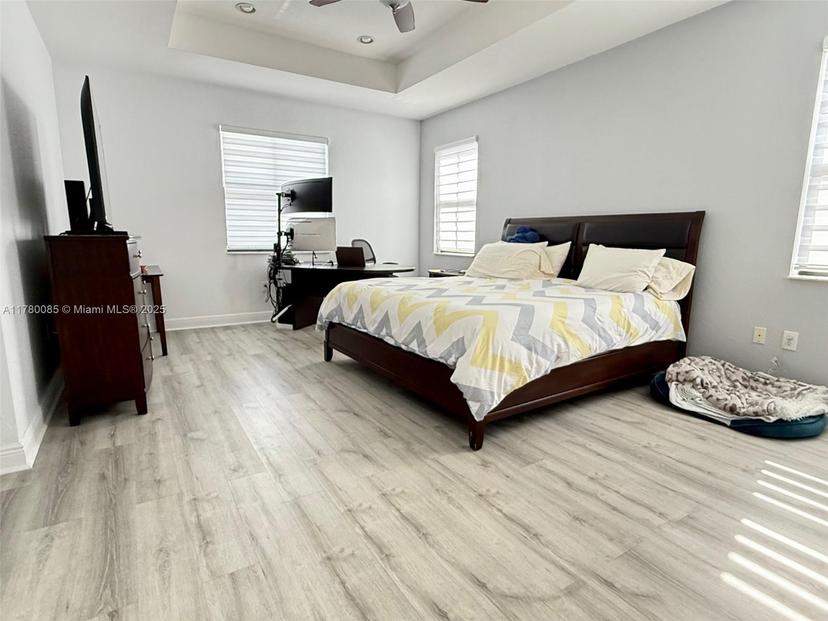 Picture of 10060 NW 86Th Ter, Doral FL 33178
