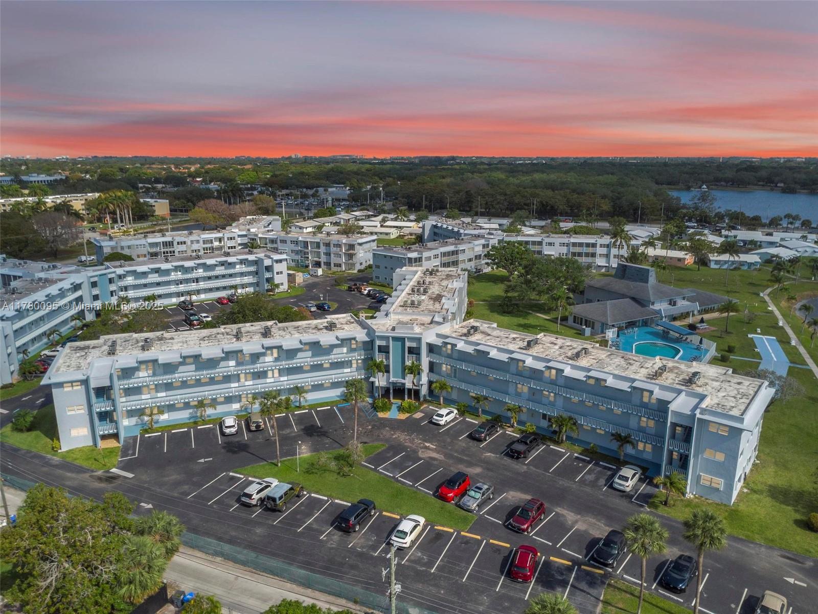 Picture of 2223 Park Ln # 112, Hollywood, FL 33021