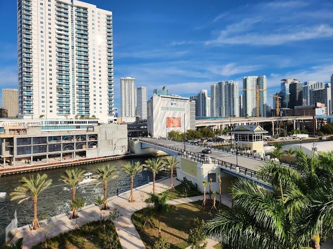 Picture of 10 SW South River Dr # 607, Miami FL 33130