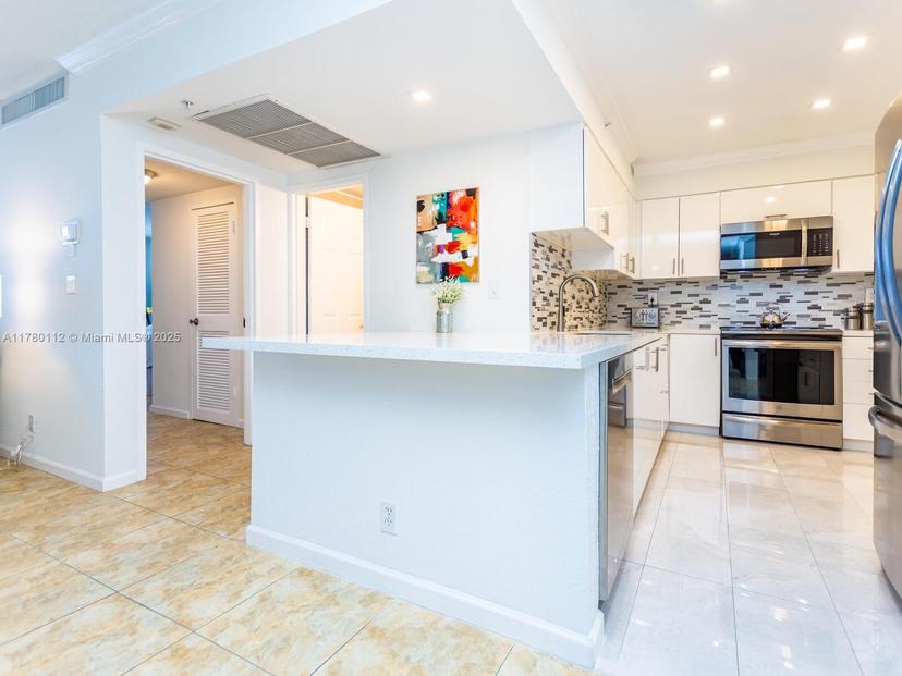Picture of 2501 S Ocean Dr # 914, Hollywood FL 33019