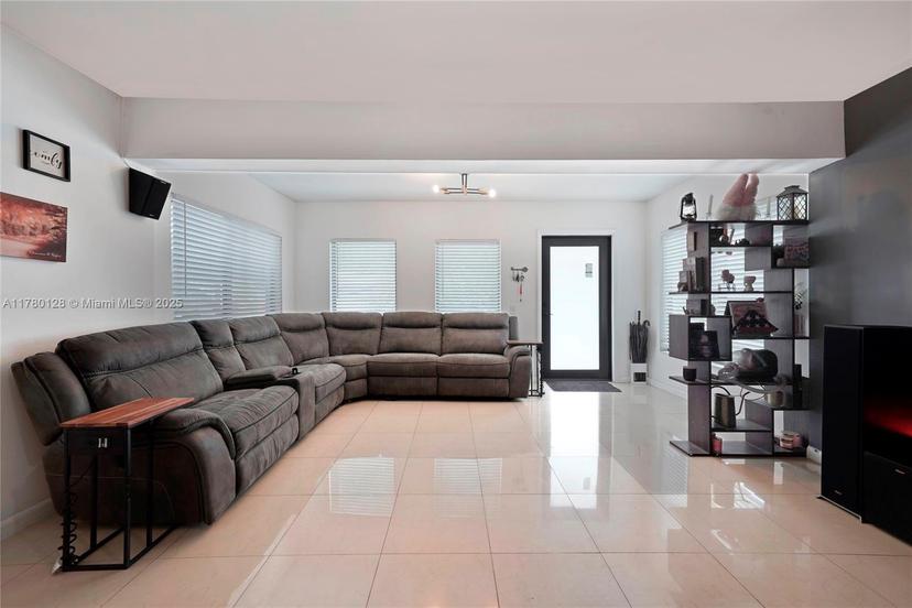 Picture of 412 NW 103Rd St, Miami FL 33150