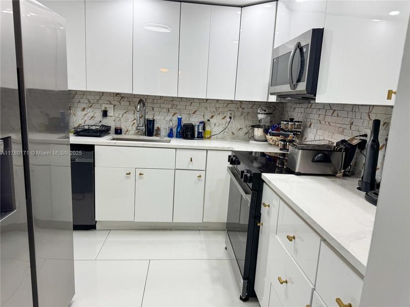 Picture of 600 Three Islands Blvd # 1118, Hallandale Beach FL 33009