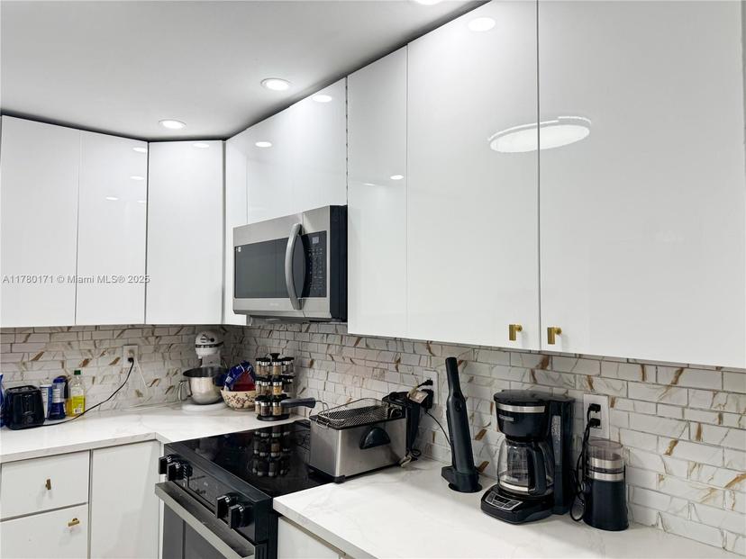 Picture of 600 Three Islands Blvd # 1118, Hallandale Beach FL 33009