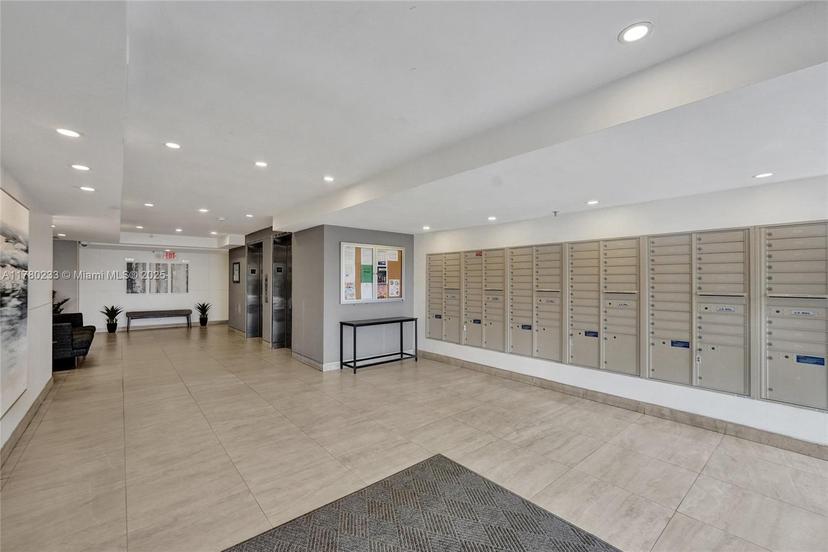 Picture of 105 Lake Emerald Dr # 211, Oakland Park FL 33309
