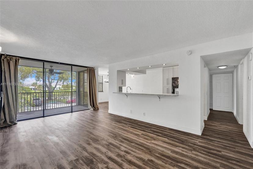 Picture of 105 Lake Emerald Dr # 211, Oakland Park FL 33309