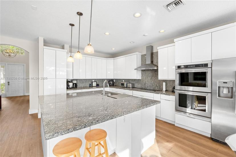 Picture of 19234 Seneca Ave, Weston FL 33332