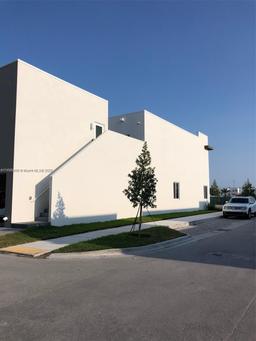 Picture of 10259 NW 66Th St, Doral, FL 33178