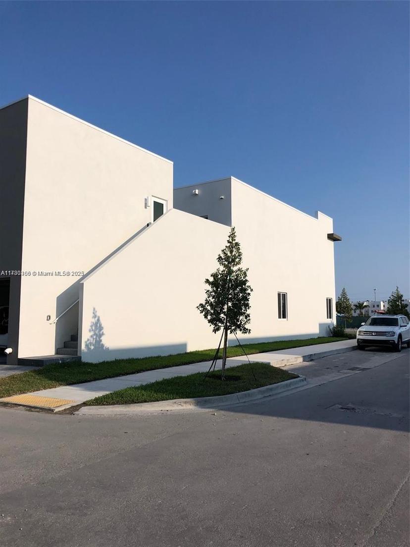 Picture of 10259 NW 66Th St, Doral FL 33178