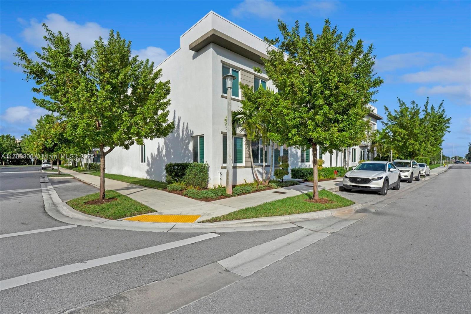 Picture of 10259 NW 66Th St, Doral, FL 33178