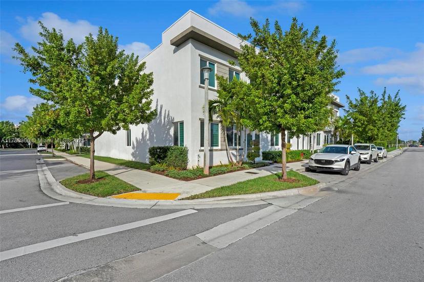 Picture of 10259 NW 66Th St, Doral FL 33178