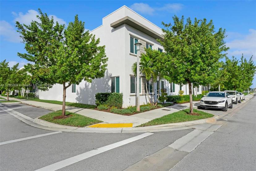 Picture of 10259 NW 66Th St, Doral FL 33178