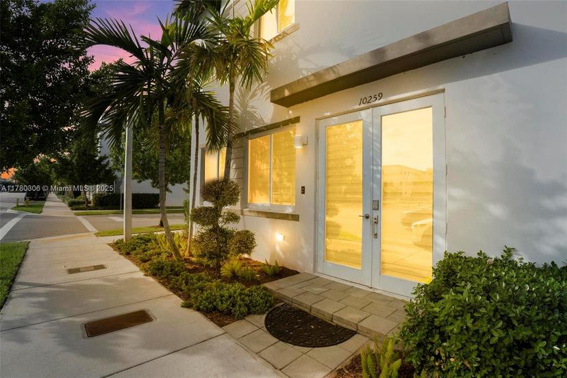Picture of 10259 NW 66Th St, Doral FL 33178