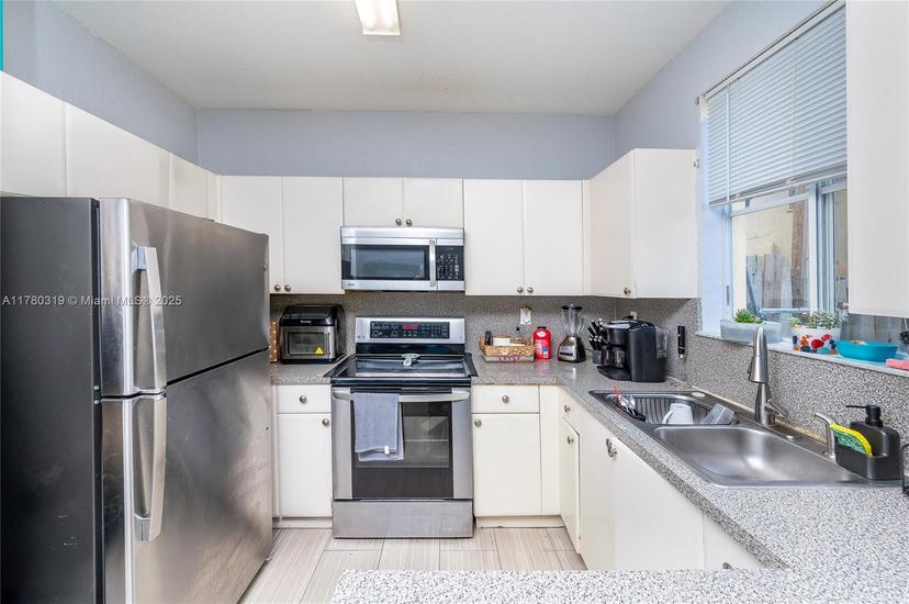 Picture of 6940 NW 177Th St # 103, Hialeah FL 33015