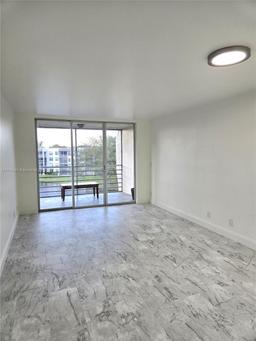Picture of 9311 Orange Grove Dr # 406, Davie, FL 33324