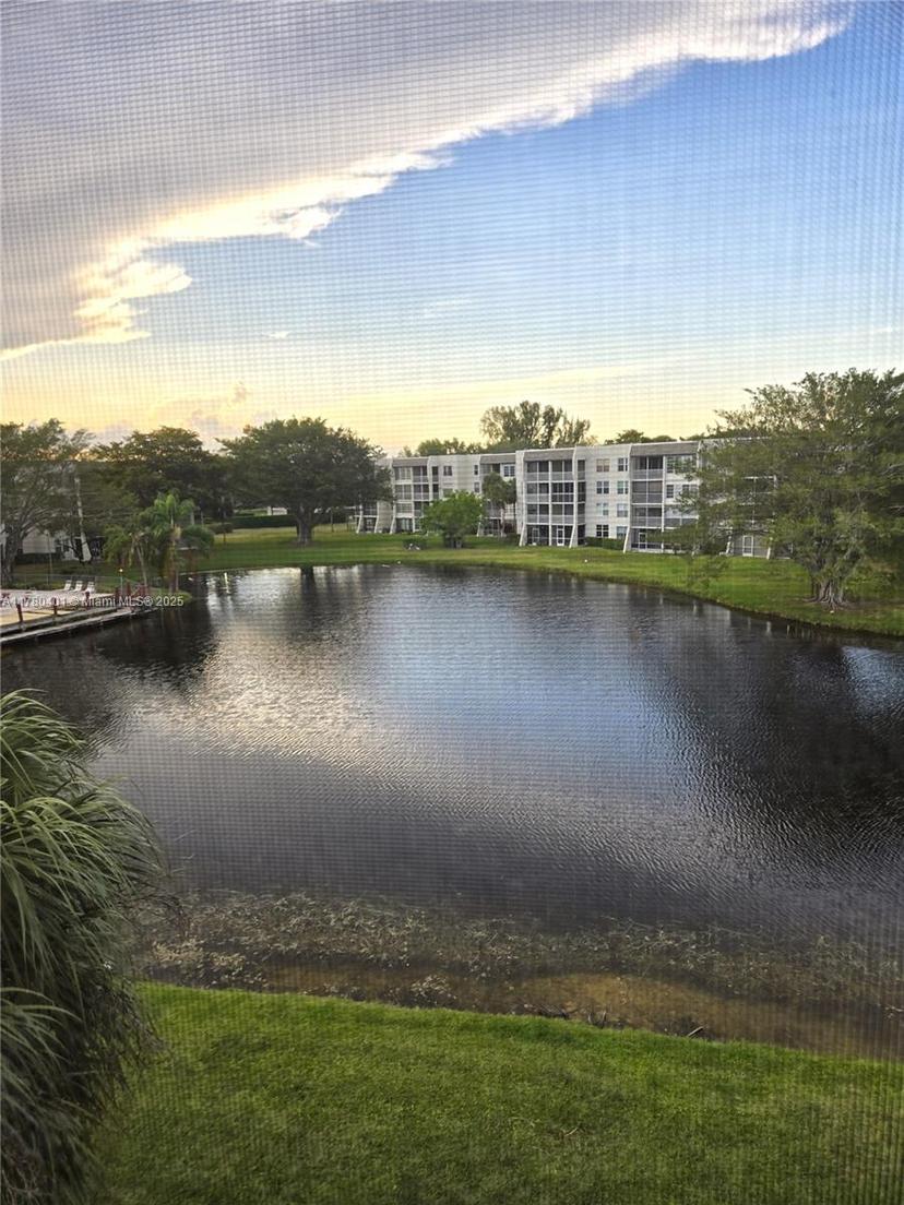 Picture of 9311 Orange Grove Dr # 406, Davie FL 33324