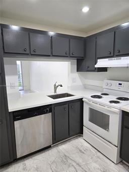 Picture of 9311 Orange Grove Dr # 406, Davie, FL 33324