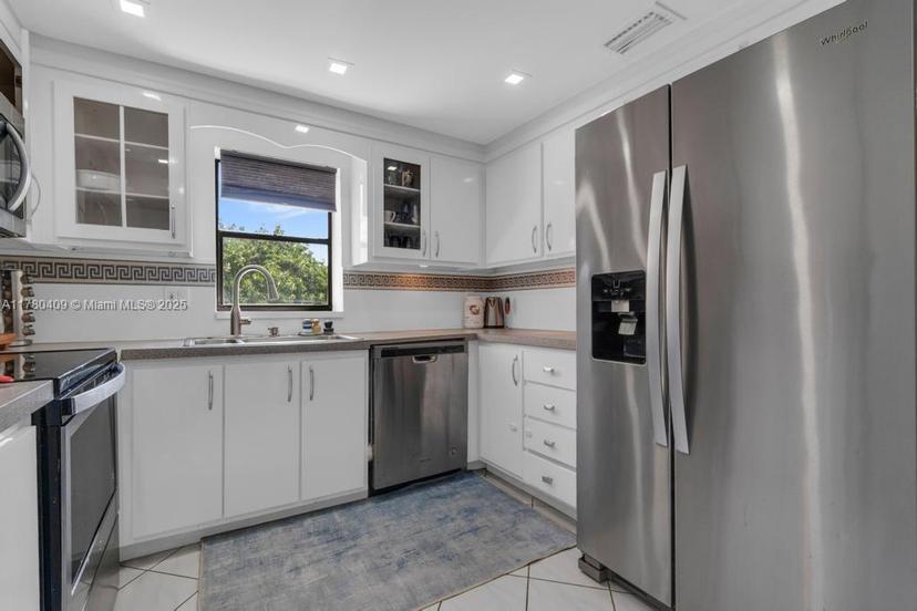 Picture of 16300 Golf Club Rd # 401, Weston FL 33326