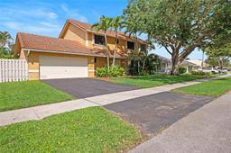Picture of 14231 Harpers Ferry St, Davie, FL 33325