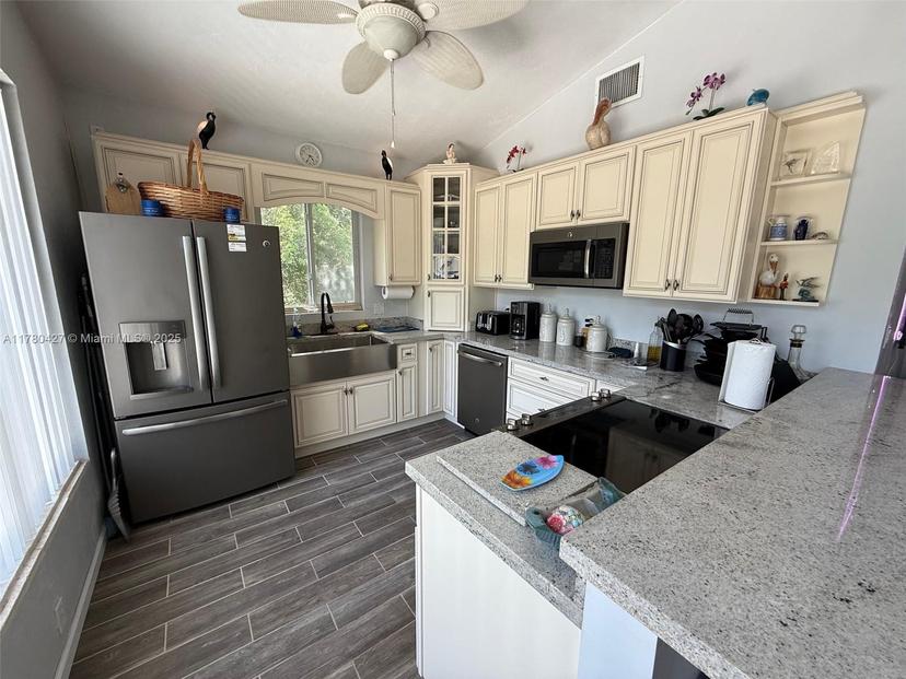 Picture of 313 Bayview Ave, Key Largo FL 33037