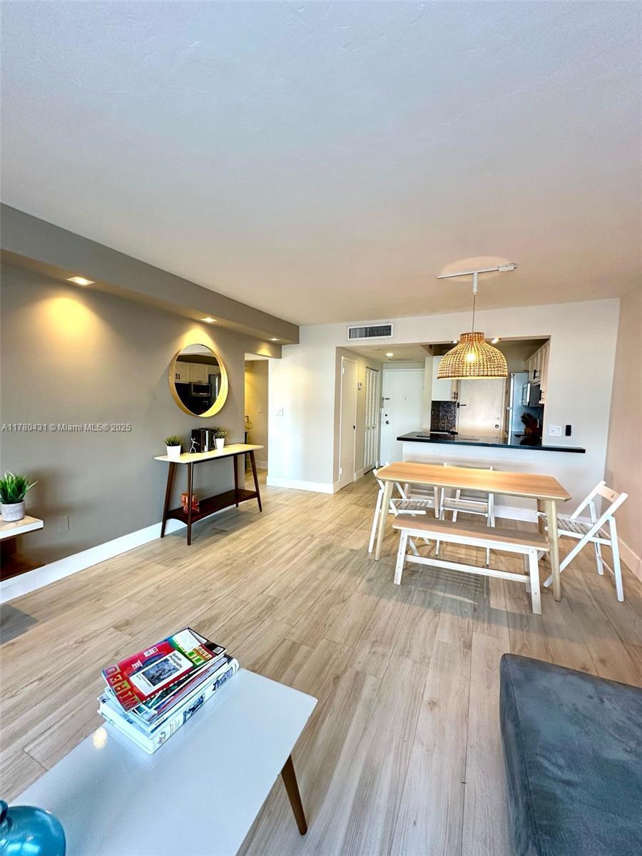 Picture of 2899 Collins Ave # 837, Miami Beach, FL 33140