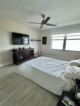 Picture of 2899 Collins Ave # 837, Miami Beach, FL 33140